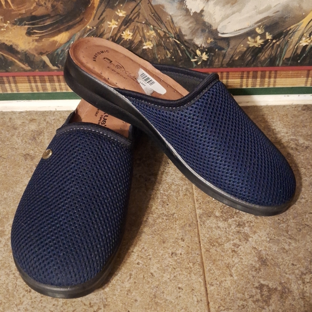 Flexus Slip-Ons - image 1